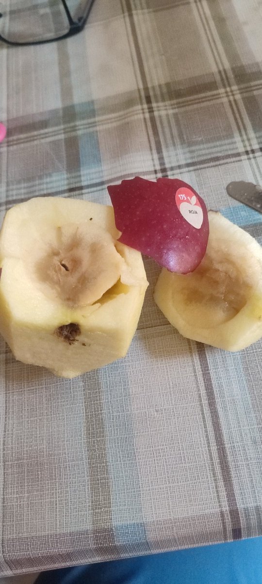 cordobes1978's tweet photo. De nuevo el @lidlespana me las vuelve a liar con la fruta!!! Valla asco ,de acuerdo con que lo de dentro no se ve pero bueno para eso se hacen unas muestras,de nuevo volví a caer!!! No me pillas más @lidlespana  con la fruta!!! https://t.co/cH4PurvJeY