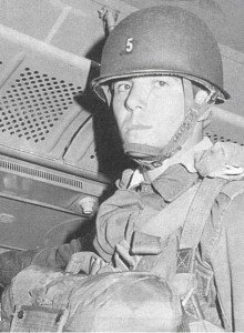 📷 #FotoConHistoria 📚
Hace 43 años, durante la noche del 13 al 14 de junio de 1982, cae en combate luego de su repliegue de monte Wall a monte Tumbledown, el subteniente Oscar Silva del RI 4.
Recibió la condecoración póstuma “La Nación Argentina al valor en combate”.