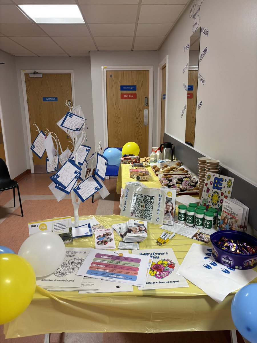 AMUFGHNCA's tweet image. AMU are celebrating Carers week with tea/coffee/ cakes and Tunde from bury carers hub is available on the unit providing information 💛 💙 #carersweek #burycarershub