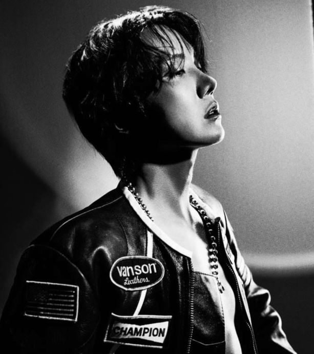 AboutMusicYT's tweet photo. Killin It Girl by J-Hope becomes the fastest music video by a kpop artist to reach 1M views on YouTube this year. https://t.co/GjbWA2F6wQ