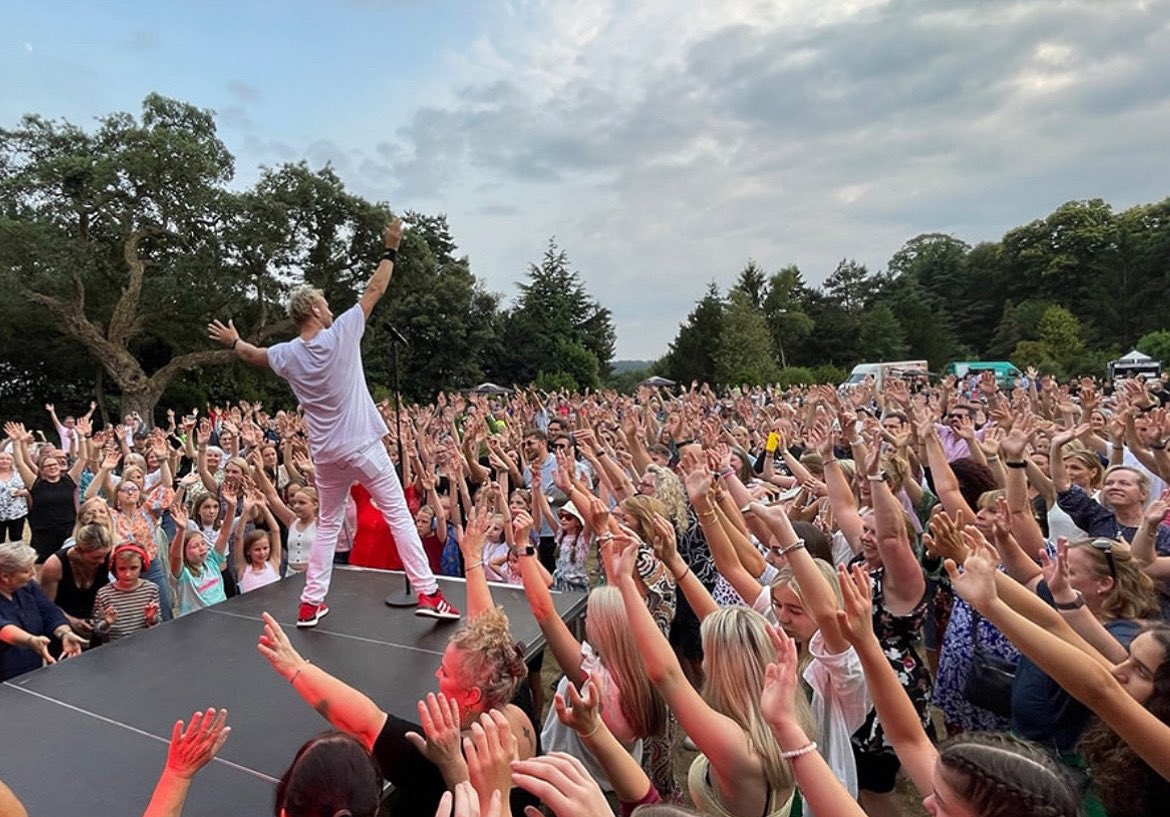 Come join the party next week!!!
Weds: <a href="/Painshill/">Painshill</a> (low tickets! Be quick!) 
Friday: Grantham Festival! (Free entry!!!)
Saturday: Riverside Festival <a href="/TheLensbury/">The Lensbury</a> (beautiful!) 
See you there!!! Xxx