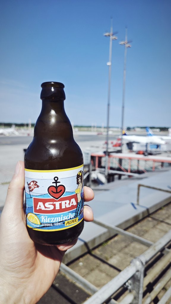 Lang ist es her Freunde, endlich wieder fliegen! Aber erstmal Zeit für ein Bier.