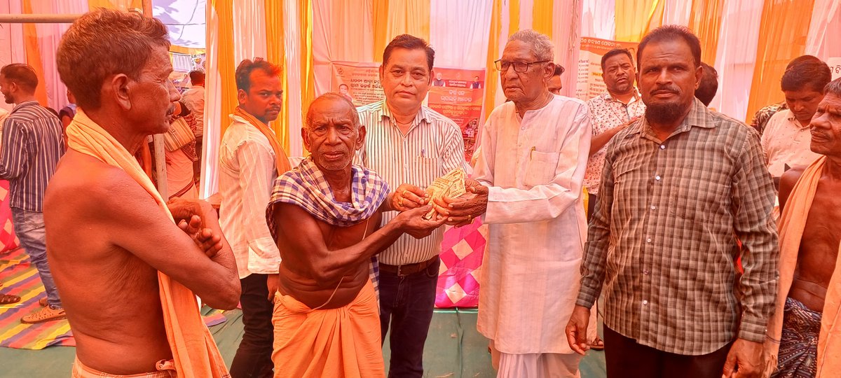 BDOGudvella's tweet photo. Bikash Baahan Yatra at Jamut Gram Panchayat under Gudvella Block of Balangir District.
@CMO_Odisha 
@PRDeptOdisha 
@CollectorBgr 
@zp_balangir https://t.co/Np6oMFXgFL