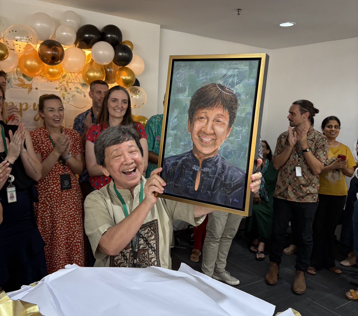 Art_Gis's tweet image. After 47 year of service the unflappable Mrs Lim has retired. The beautiful portrait, a gift from the students, was painted by one of our talented year 12 artists! #happyartteacher #StudentsofGIS #GISLearning
