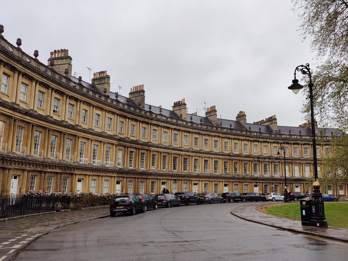 🆕#Bath es una de las ciudades más visitadas de #Inglaterra y no me extraña, porque es realmente preciosa.
Si quieres recorrer las calles por las que paseó #JaneAusten y que salen en la serie #Bridgerto, ¡sigue leyendo!
Te enseño lo mejor de Bath.
iamapassenger.com/lo-mejor-de-ba…