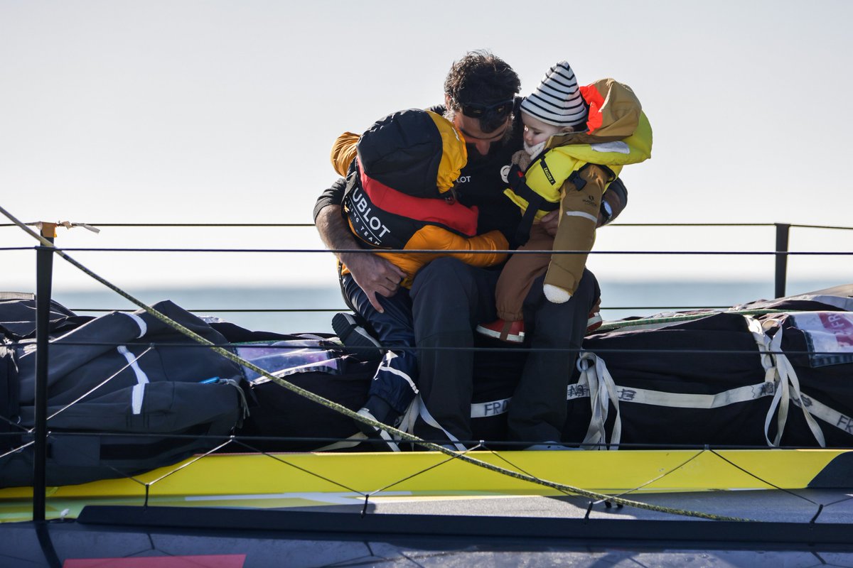 Bonne fête à tous les papas ! 👨‍👧‍👦

Aujourd’hui, on célèbre tous les super papas, et tout particulièrement les papas skippers qui ont bravé les océans lors du Vendée Globe 2024, ainsi que ceux qui ont soutenu l’aventure, de près ou de loin.

Vous êtes incroyables ! 💙