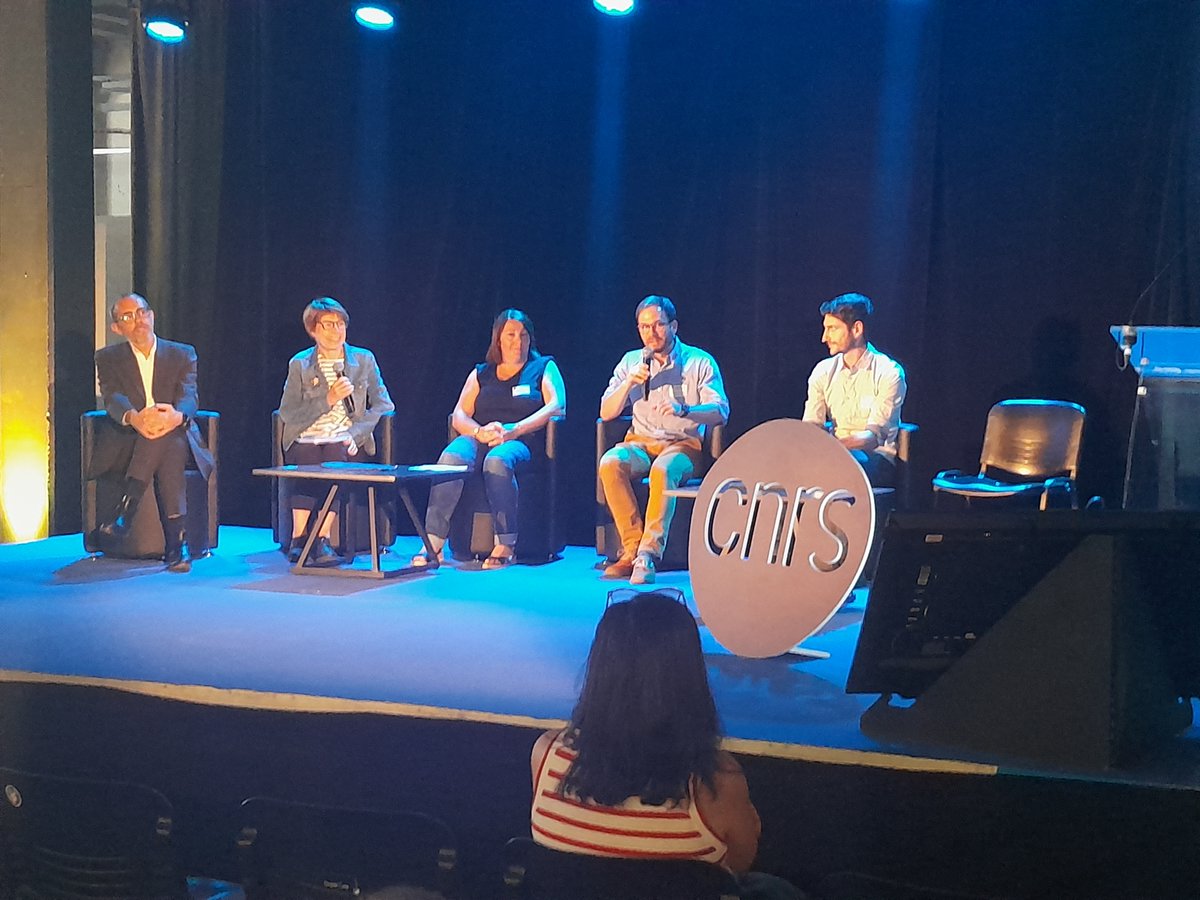 Pulsalys's tweet image. 🎤 @Pulsalys était présent et intervenait hier à la grande journée annuelle ouverte du @PEPR_SNA_Recycl avec 300 participants.
🤝 Nous animions une table ronde avec @Mecaware MTB @suez @Pole_Polymeris et nous avons présenté le dispositif #CIRCLE ♻️ ➡️linkedin.com/feed/update/ur…