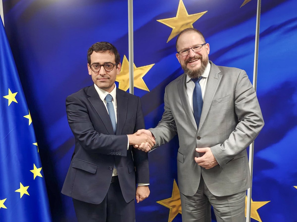 Honored to meet EVP <a href="/steph_sejourne/">Stéphane Séjourné</a> in Brussels and discuss the future of technology and industry through AI, automotive and industrial IoT. <a href="/Qualcomm/">Qualcomm</a> is a proud contributor to the European Union's digital transformation.