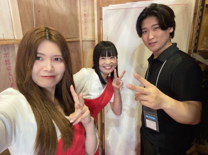 ota_atsuko511's tweet photo. 『Interop Tokyo 2025』でMCを担当したZabbixブースで、コンパニオンを担当していた #白川れんか(@ruu_mep )ちゃんと写真を撮りました📸❤️❤️

普段はレースクイーンもしてるんだって🏎🏁💕

ツーショットを撮ろうとしたのに、ADさんが入ってきたよ😂笑
(※掲載許可済みです！)
#interop25 #zabbix https://t.co/AHvseGu32t