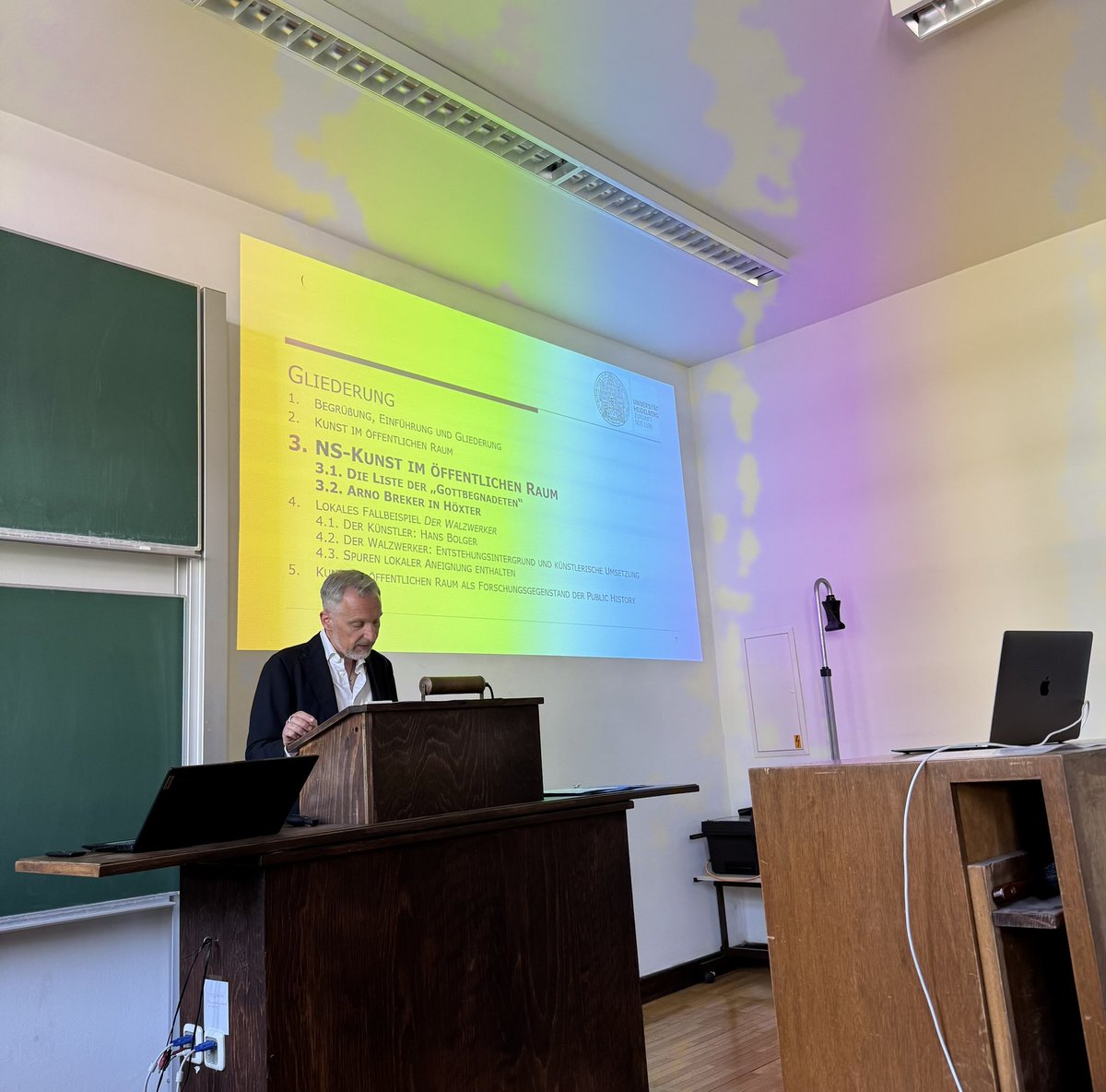 phfv - Public History (@phfv_verband) on Twitter photo Zweite Jahrestagung des
D-A-CH / Fachverbandes für Public-History-Forschung (phfv)
an der <a href="/UniHeidelberg/">Uni Heidelberg</a>
Cord Arendes mit seiner Keynote über Kunst im öffentlichen Raum Zweite Jahrestagung des
D-A-CH / Fachverbandes für Public-History-Forschung (phfv)
an der <a href="/UniHeidelberg/">Uni Heidelberg</a>
Cord Arendes mit seiner Keynote über Kunst im öffentlichen Raum