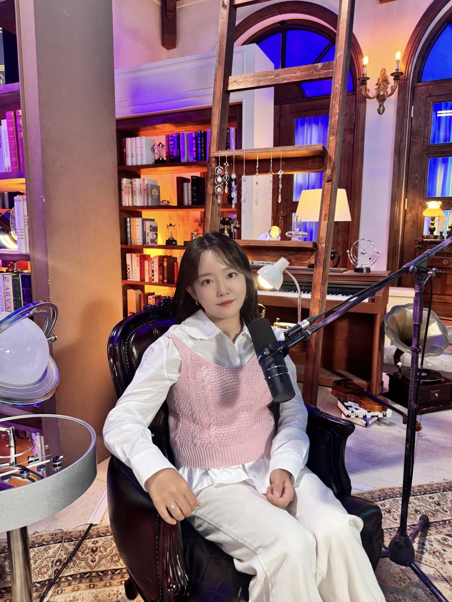 [#윤하]
감성을 채우는 순간, 윤하와 함께하는 시간💗
다음 이야기에서 또 만나요💫

#윤하 #YOUNHA #혜성은_지지않는다🌠 #윤하_홀릭스💓 #우쥬레코드 #WOULD_YOU_RECORD