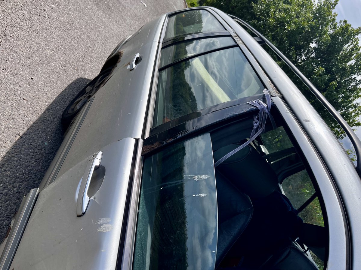 This Mercedes with 753186miles on the clock was stopped on the #M6 at junction 12. The owner described the vehicle as well maintained, however we discovered some defects which resulted in a #PG9. The vehicle will  now require a full MOT lifting the PG9.

#OpLightning

Team 1