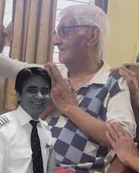 पायलट-इन-कमांड सुमित सभरवाल ने लंदन की उड़ान से पहले अपने पिता को फोन किया। 

"मैं लंदन पहुंचते ही आपको फोन करूंगा।"

सुमित अपने 90 साल के पिता के साथ मुंबई के पवई इलाके में रहते थे. दो साल।पहले मां की मौत हो चुकी थी, पिता घर मे अकेले ही थे लिहाज़ा जब भी फ्लाइट लेकर जाते थे, अपने