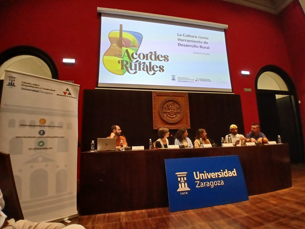 CatDespoblacion's tweet photo. Y, gracias a Cirilo Comín, conocimos el proyecto #AcordesRurales (https://t.co/TMrlv9QASB) y qué mejor colofón que sendas actuaciones en directo de @LosZigalas   y de @ixeyamusica.
¡Gracias a todos por participar y por asistir! https://t.co/GZzu6yUmjh