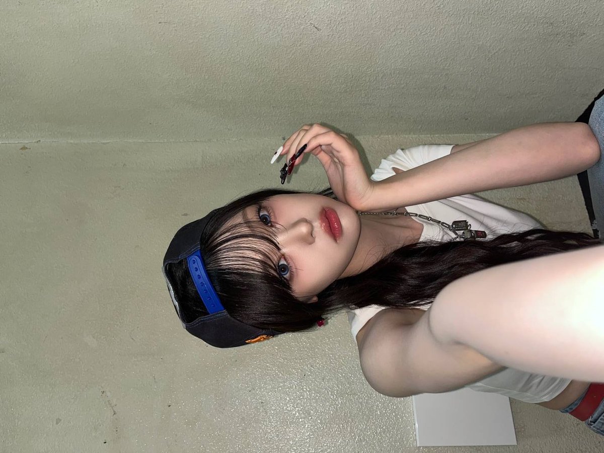 lynnkawae's tweet photo. 난 모자를 사용할 때 잘 예쁜 생겼나? ₊˚.༄ https://t.co/VpplLEQRj4