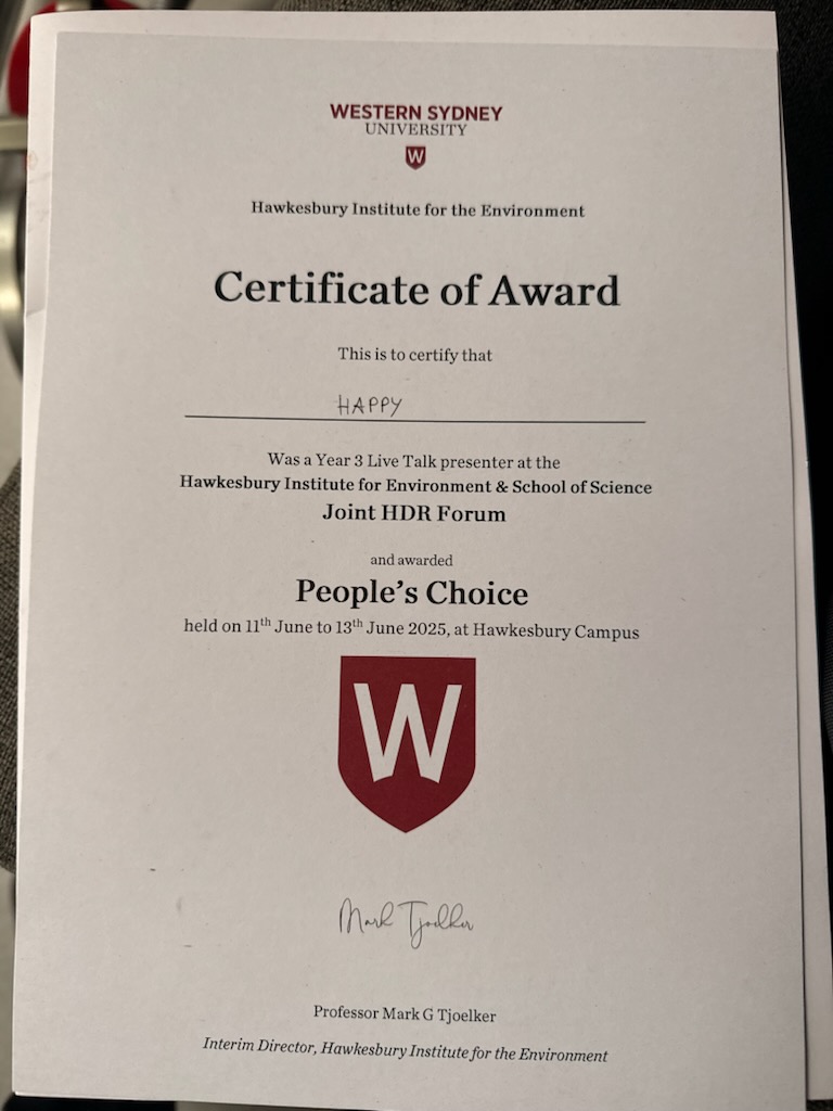 EELaboratory's tweet image. Congratulations to PhD student Happy for winning 3rd year People’s Choice award @westsyduhie Higher Degree Research Forum for his seminar titled "Sonication: A Translational Approach to Automate Tomato Self-Pollination in Australia"