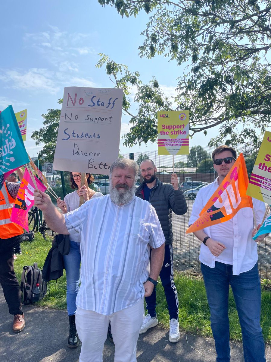 National Education Union South East (@southeastneu) on Twitter photo Solidarity with Havant and South Downs College members striking today in defence of jobs <a href="/NEUnion/">National Education Union</a> <a href="/DanielKebedeNEU/">Daniel Kebede</a> Solidarity with Havant and South Downs College members striking today in defence of jobs <a href="/NEUnion/">National Education Union</a> <a href="/DanielKebedeNEU/">Daniel Kebede</a>