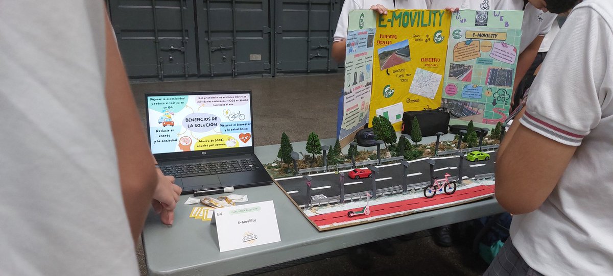 VictoriaPuente8's tweet image. Hoy presentan sus proyectos en La Nave de Villaverde para &quot;Cambia tu mundo&quot; de la fundación &quot;Empieza por Educar&quot; #CodigoEscuela_4_0 #IF_CMadrid