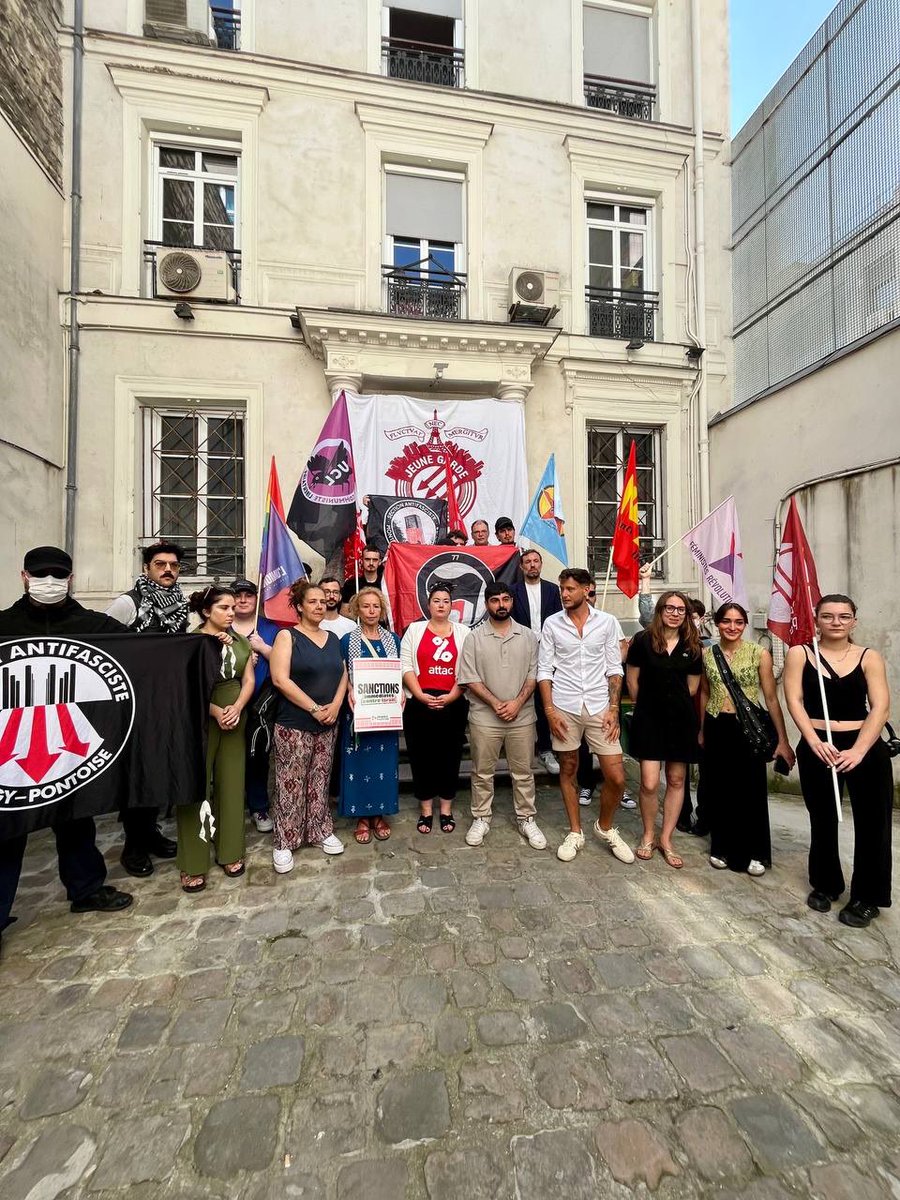 À Paris ce matin, les Jeunes communistes du nord-est étaient présents pour apporter leur soutien à la Jeune Garde visée par une dissolution arbitraire. 

On ne dissout pas l’antifascisme.