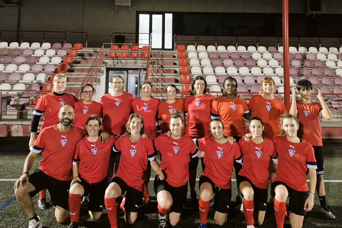 Elles ja estan preparades per jugar aquest cap de setmana el 2n TORNEIG DE VETERANES DE LA CIUTAT DE LLEIDA “BARTOLOMÉ AYORA”

😍💪