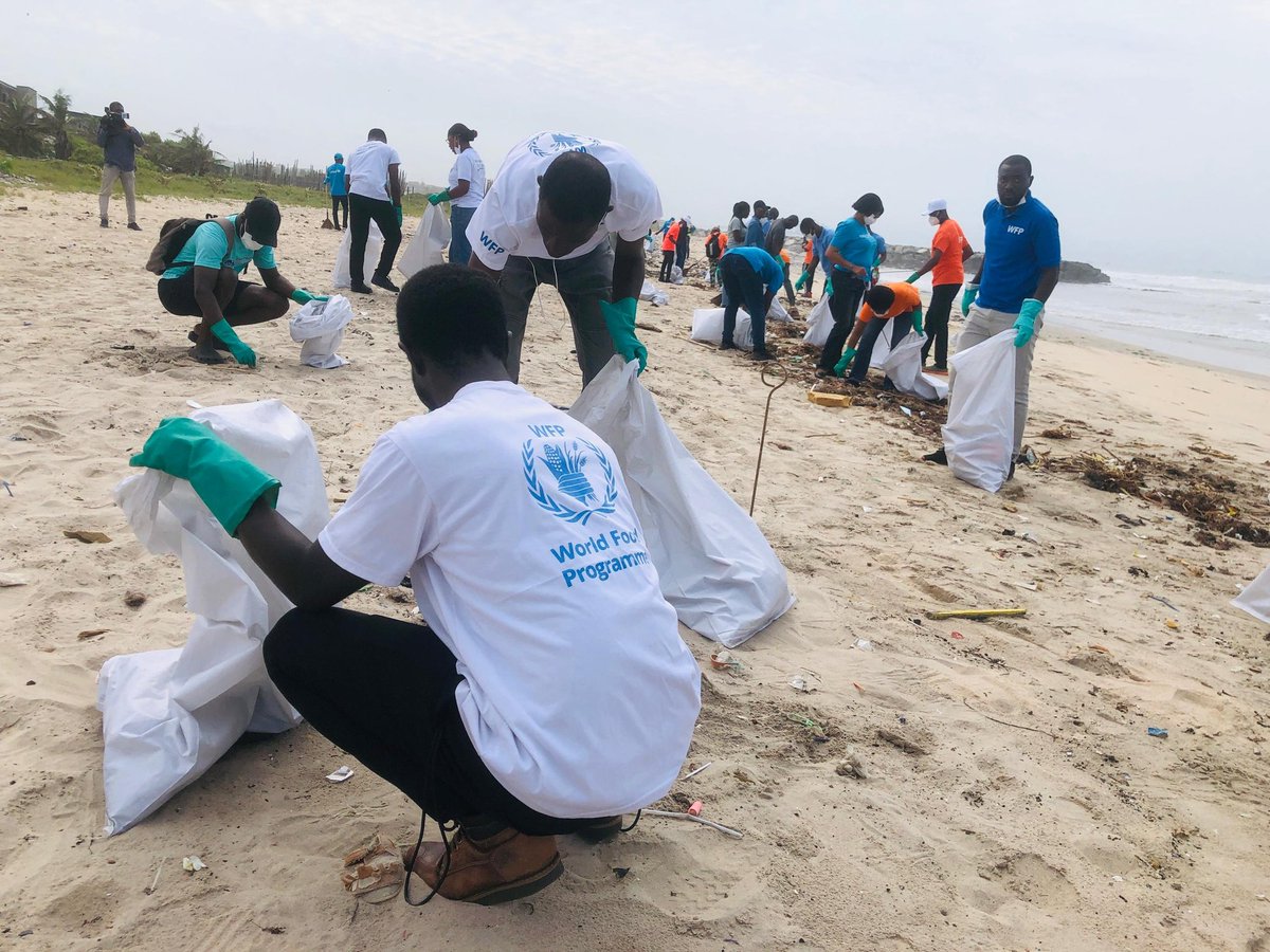 UNinGhana's tweet photo. The #UNinGhana leads some 200 volunteers to the Regional Maritime University beach to clear plastic waste and debris from our shores. 
Let’s protect our oceans, one piece of trash at a time! 💙 #SaveOurOcean https://t.co/N4NVxVA4DB