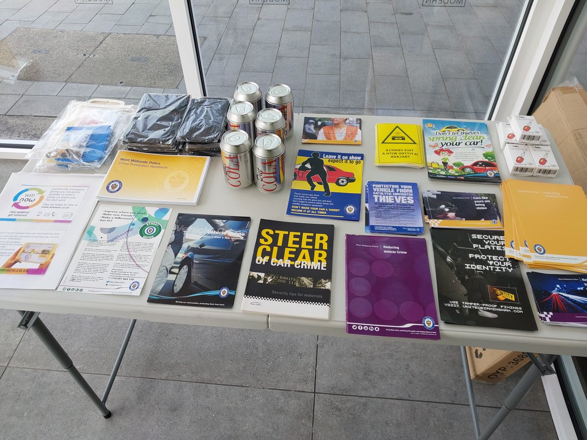 Officers from the Jewellery Quarter Neighbourhood team are conducting a Crime Prevention advice stand at JQ Modern (Golden SQUARE) in the Jewellery Quarter up until 12.30 today. 
Please pop along  and receive advice regarding vehicle crime and personal safety.  #saferJQ