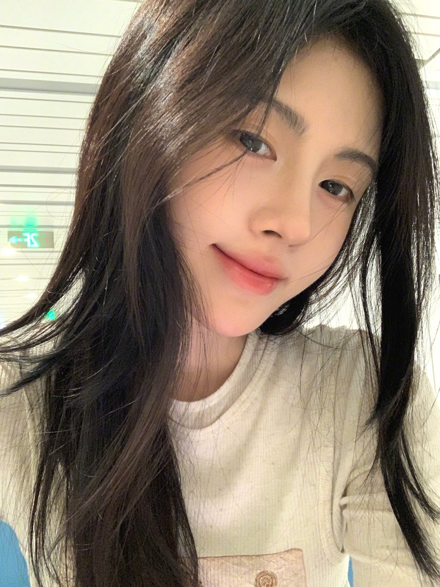 corazon_jy's tweet photo. 250613 쥐징이 웨이보 업데이트 (1/3)
‘재고 조금’
#쥐징이 #鞠婧祎 #JuJingyi #จวีจิ้งอี https://t.co/LVSNMpT0Am