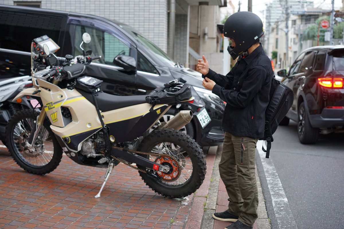 shinyomag's tweet photo. #GERUGA のオーダーしてたウェア、#HungerTokyo (目黒)に取りに来たぜー
毎回アントンと被るから気をつけないと…
牙が可愛い
#kove450rally https://t.co/VRfeLsak3f