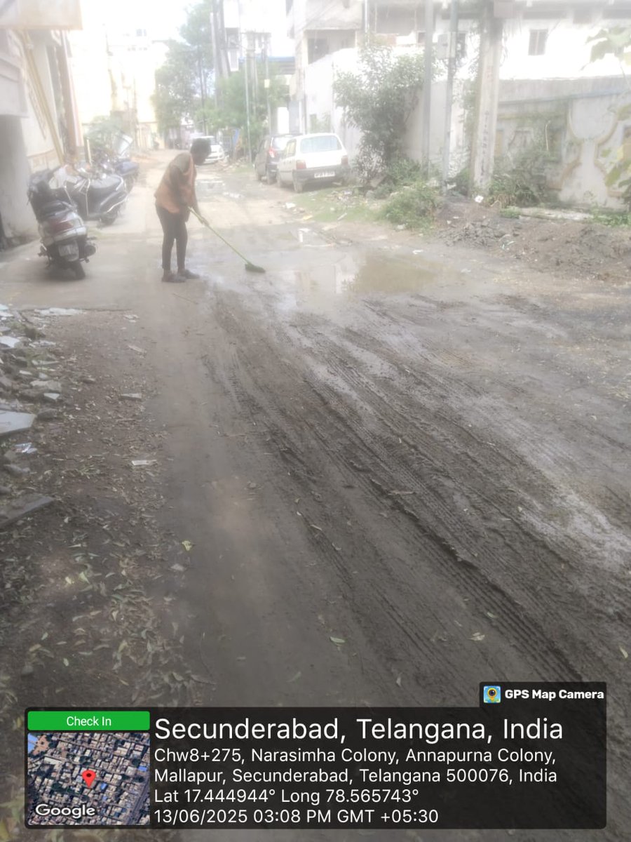 AEWardNo04's tweet photo. @MalakpetD @GHMCOnline @Bhatti_Mallu @vinay_vangala @gadwalvijayainc @HMWSSBOnline Dear citizen, 
Our team is at the site and found that accumulation of silt is due to drilling of borewell by local resident and also found that the road is in motorable condition. Will coordinate with the sanitation wing to clear the silt and to take necessary action regdng bore https://t.co/wl20motwF2