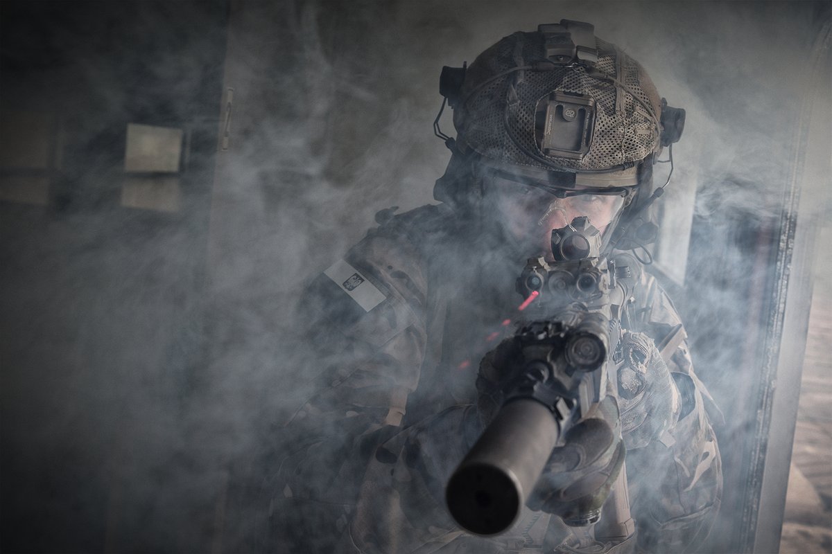 13 czerwca - Święto Jednostki Wojskowej Grom i zarazem obchody 35lecia jej powstania.
Przez ostatnie lata miałem niepowtarzalną okazję fotografować żołnierzy Jednostki - przygoda życia i spełnienie fotograficznych marzeń.
Poniżej ułamek ułamka tego co wspólnie zrobiliśmy - to co