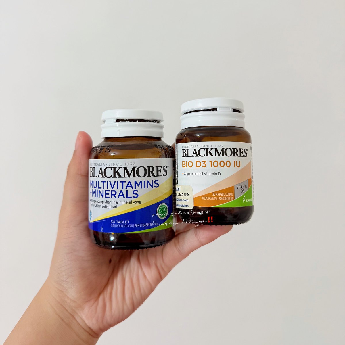 panggilnayyyy's tweet photo. GUE RELA BANGET! :

- rela boncos beli vitamin D3 1000IU biar haid lancar
- beli eyelash magnetic supaya satset cantik
- beli tumbler LocknLock awet tahan es batu 8-10 jam
- beli treadmill sejutaan supaya olahraga gak keluar rumah https://t.co/pRGOddk3Tt