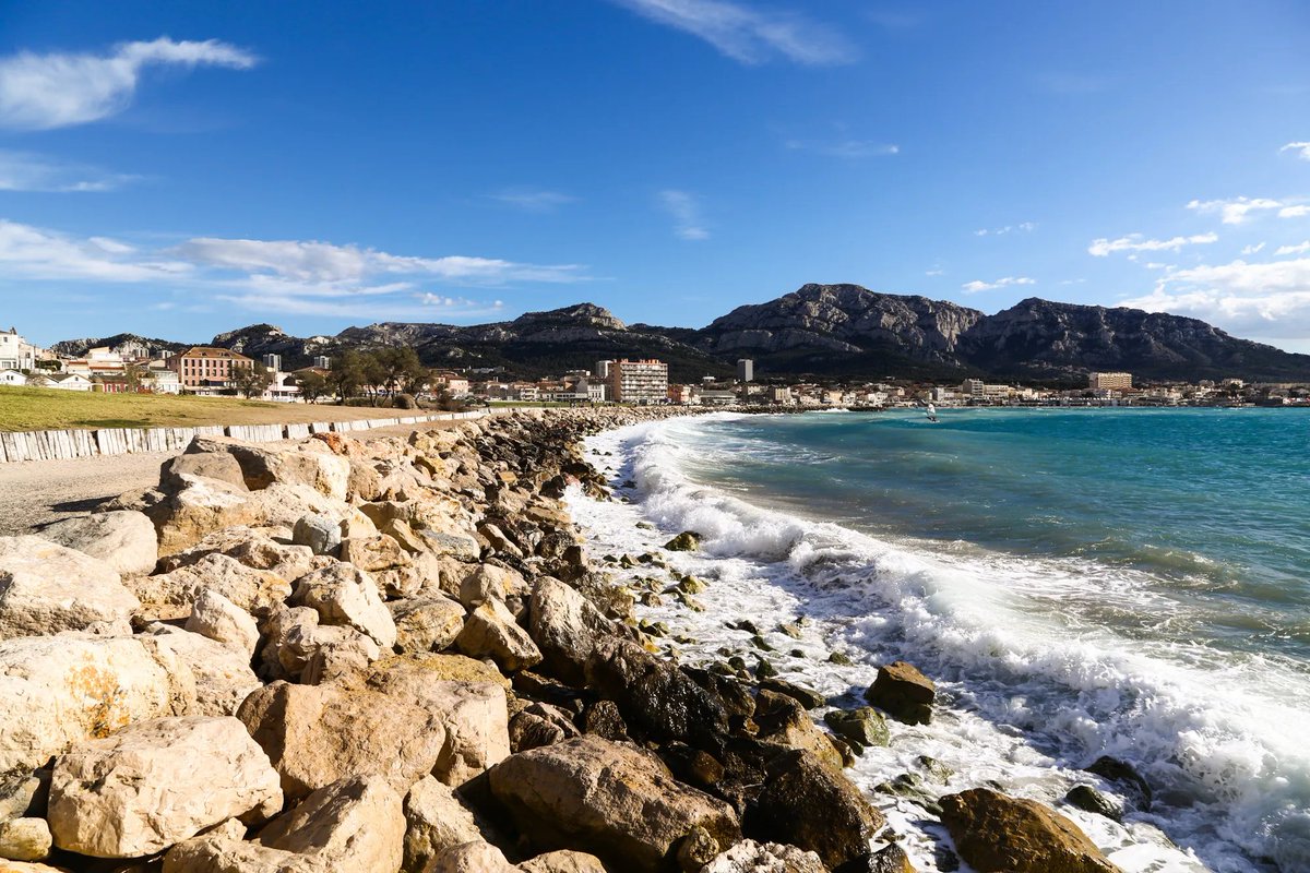 #LittoralSud | 🌅 Profitez  ce soir d'une balade au crépuscule de la Vieille Chapelle à la Pointe Rouge pour imaginer le Littoral Sud de demain  !
Participez en marchant pour repenser les usages nocturnes du littoral 🌙
 ✅RDV à 20h - Boulodrome de la Vieille Chapelle
📍37 Av. de