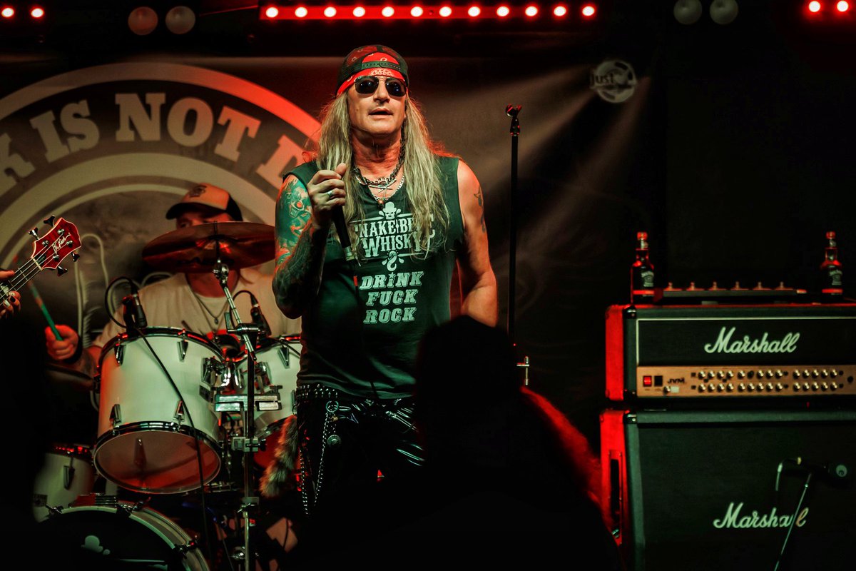 It’s the weekend Snakeheads! Time to Drink! Fuck! Rock! ☠️
.
.
.
#SnakeBiteWhisky #AussieRock #weekend #drink #fuck #rock #fullthrottle #whisky #weekendmood #sleaze #sleazerock #sleazemetal