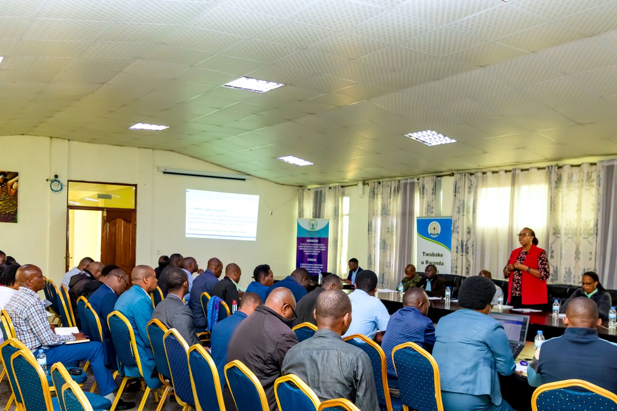 Umuvunyi wungirije ushinzwe gukumira no kurwanya akarengane <a href="/YankulijeO/">yankulije odette</a>,Umuvunyi wungirije ushinzwe gukumira no kurwanya ruswa <a href="/AbbasMukama/">Abbas Mukama</a> , Abayobozi muri <a href="/RwandaLocalGov/">Ministry of Local Government | Rwanda</a> n’Ubuyobozi bwa <a href="/RutsiroDistrict/">Rutsiro District</a> bari mu nama yiga ku bibazo 276 by’abaturage byagaragaye muri ako Karere/1