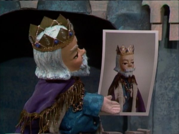 Happy Birthday to King Friday the 13th, everybody's favorite egocentric king of the Neighborhood of Make-Believe. 👑 🎈