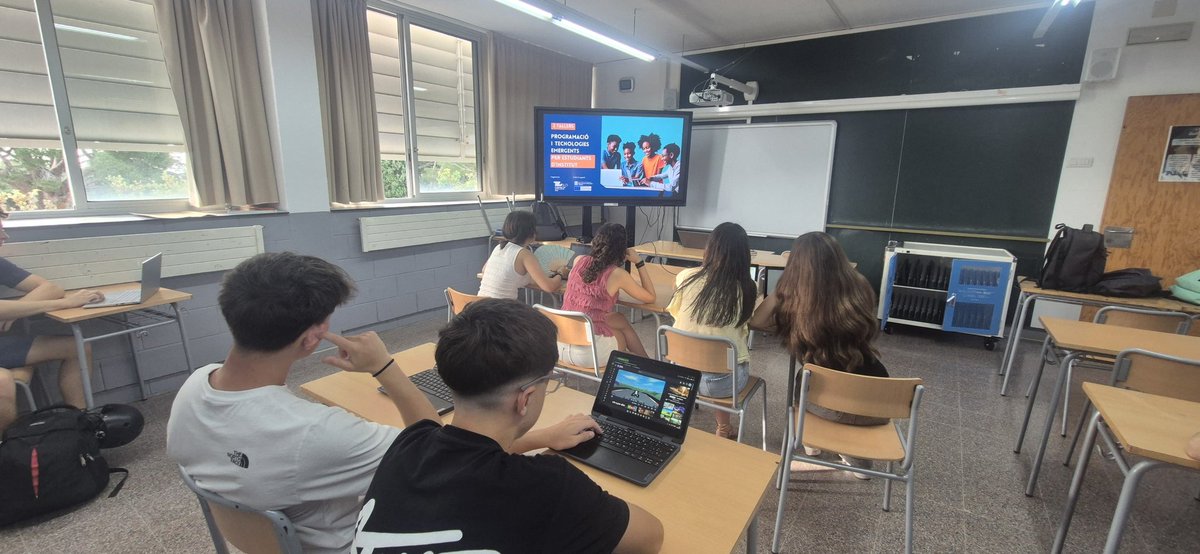 💡#FORMACIÓ Jornada final del curs a l'Institut Joan Puig i Ferreter de La Selva del Camp amb un taller de programació i tecnologies emergents!

✅Formació dins el projecte per reduir la bretxa digital amb suport d'<a href="/empresacat/">Empresa</a> <a href="/gencat/">Generalitat de Catalunya</a> i #NextGenerationEU

#TICSud #DonaTIC