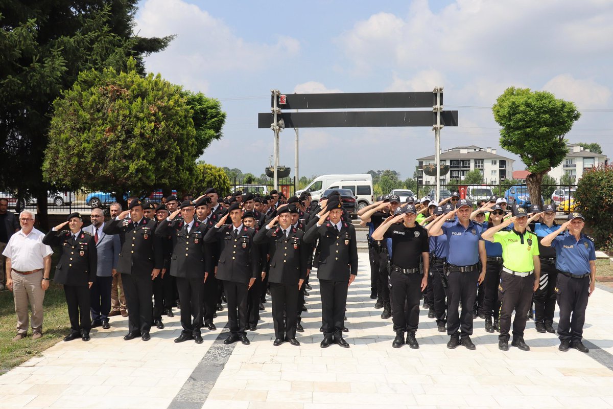 Jandarma Genel Komutanlığımızın 186’ıncı kuruluş yıl dönümü münasebetiyle, Düzce Şehitliğinde aziz şehitlerimiz anılmıştır.