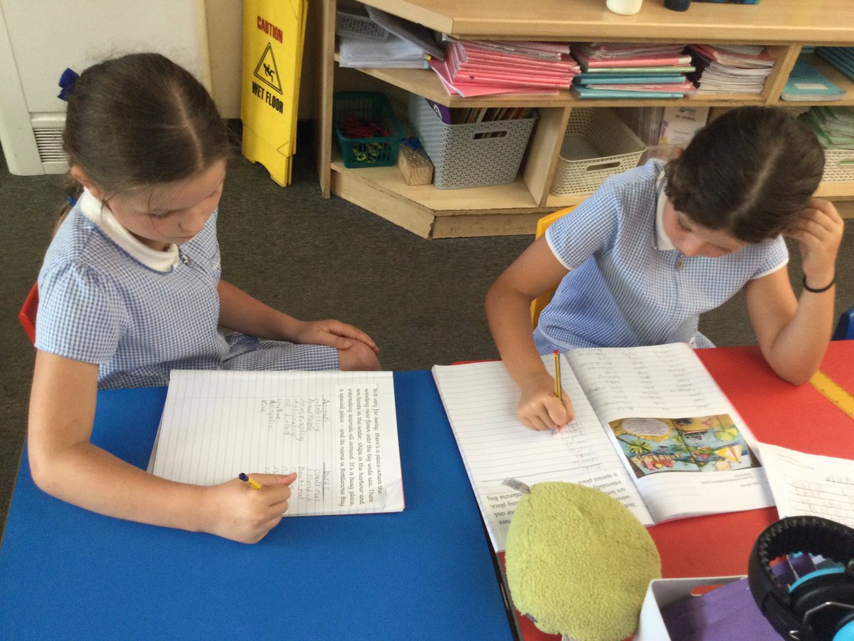 Creating word banks of adjectives and verbs to describe Bottlenose Bay ready for writing a setting description.
#STMENGLISH