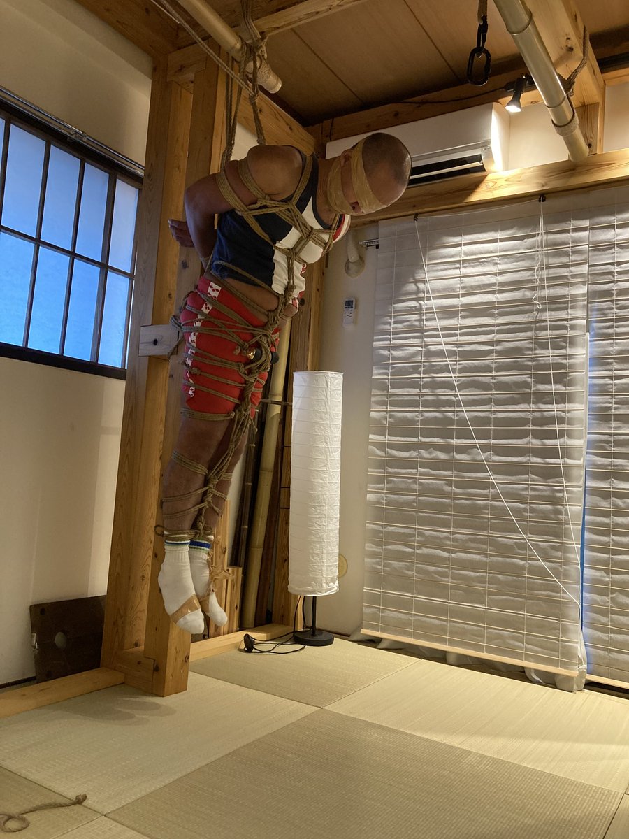 逃げようとした為更に吊られるハメに😆