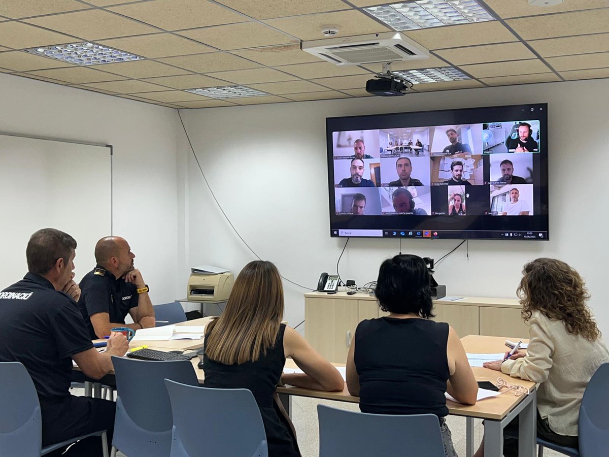 Escola Balear d'Adm. Pública - EBAP (@ebap_goib) on Twitter photo Ahir vam donar la benvinguda als alumnes del nou Curs de capacitació d'Oficial de Policia Local amb un reunió amb l'equip formatiu.
L'activitat s'emmarca dins l'oferta formativa 2025 del departament de Formació de Seguretat i Emergències de l'<a href="/EBAP_GOIB/">Escola Balear d'Adm. Pública - EBAP</a> i la <a href="/PresidenciaGOIB/">Conselleria Presidència, Coordinació i Cooperació</a> . Ahir vam donar la benvinguda als alumnes del nou Curs de capacitació d'Oficial de Policia Local amb un reunió amb l'equip formatiu.
L'activitat s'emmarca dins l'oferta formativa 2025 del departament de Formació de Seguretat i Emergències de l'<a href="/EBAP_GOIB/">Escola Balear d'Adm. Pública - EBAP</a> i la <a href="/PresidenciaGOIB/">Conselleria Presidència, Coordinació i Cooperació</a> .