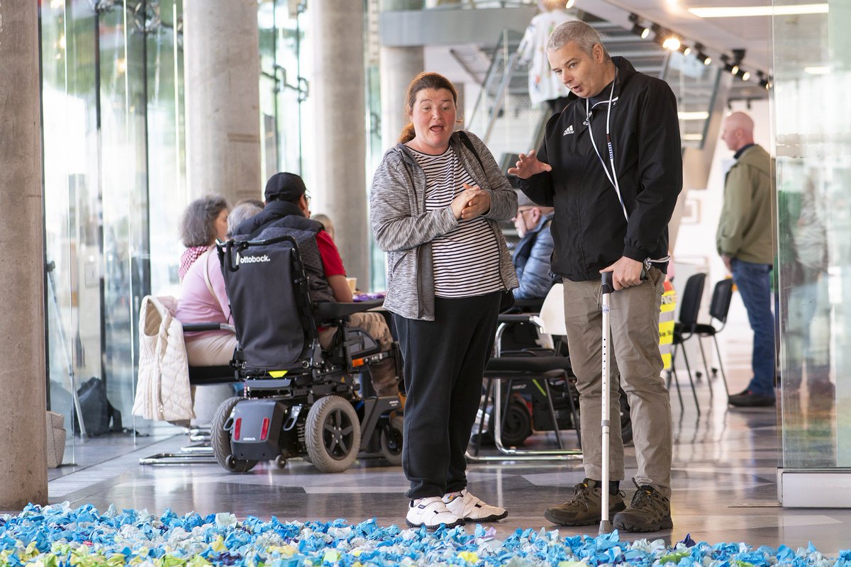 GBHI_Fellows's tweet image. Inspiring connection &amp;amp; energy @CreativeBrainWk as people with lived experience of acquired brain injury collaborate with artist Rachel Fitzpatrick on a striking mandala—an expression of the cyclical journey of change after brain injury. Huge thanks @BrainInjMatters &amp;amp; @ABIIreland