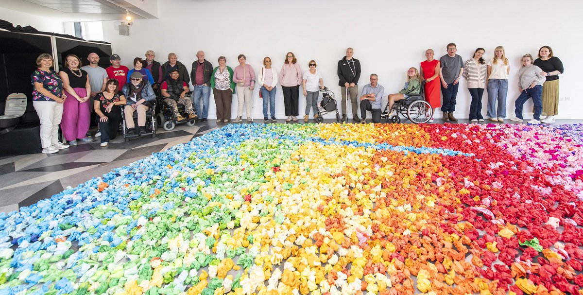 GBHI_Fellows's tweet image. Inspiring connection &amp;amp; energy @CreativeBrainWk as people with lived experience of acquired brain injury collaborate with artist Rachel Fitzpatrick on a striking mandala—an expression of the cyclical journey of change after brain injury. Huge thanks @BrainInjMatters &amp;amp; @ABIIreland