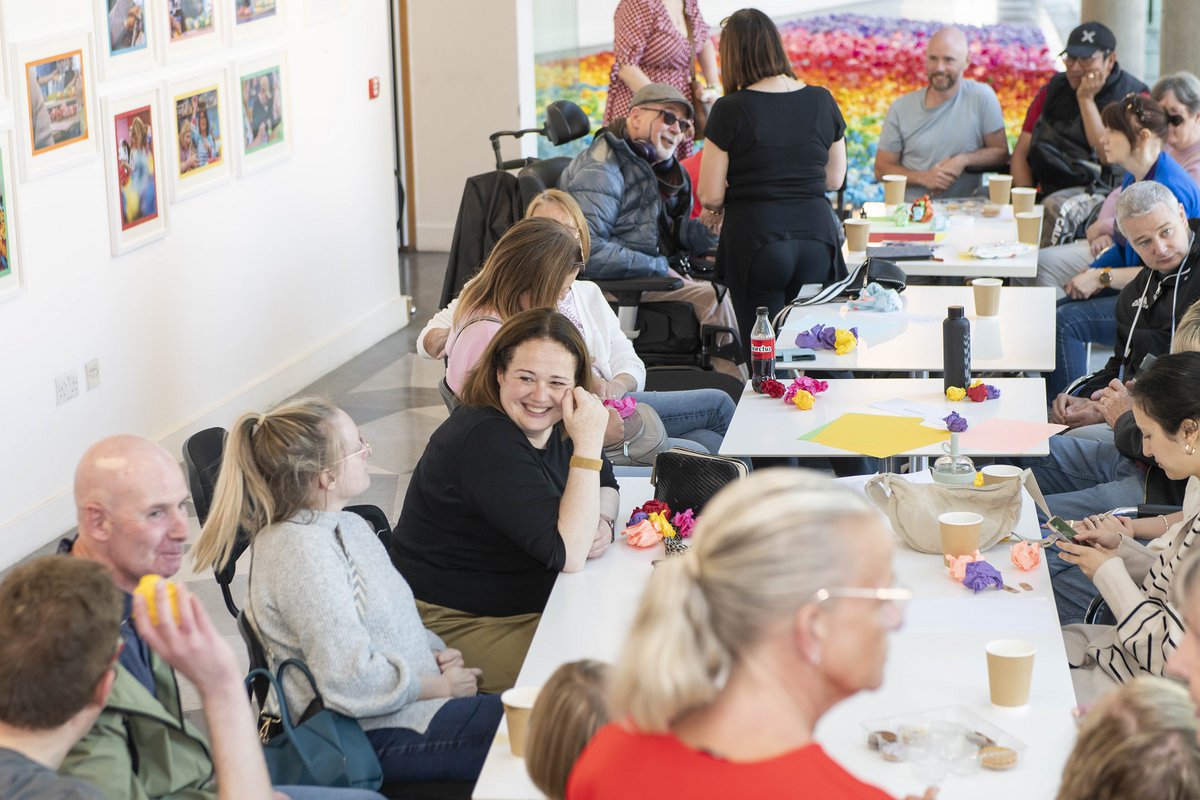 GBHI_Fellows's tweet image. Inspiring connection &amp;amp; energy @CreativeBrainWk as people with lived experience of acquired brain injury collaborate with artist Rachel Fitzpatrick on a striking mandala—an expression of the cyclical journey of change after brain injury. Huge thanks @BrainInjMatters &amp;amp; @ABIIreland