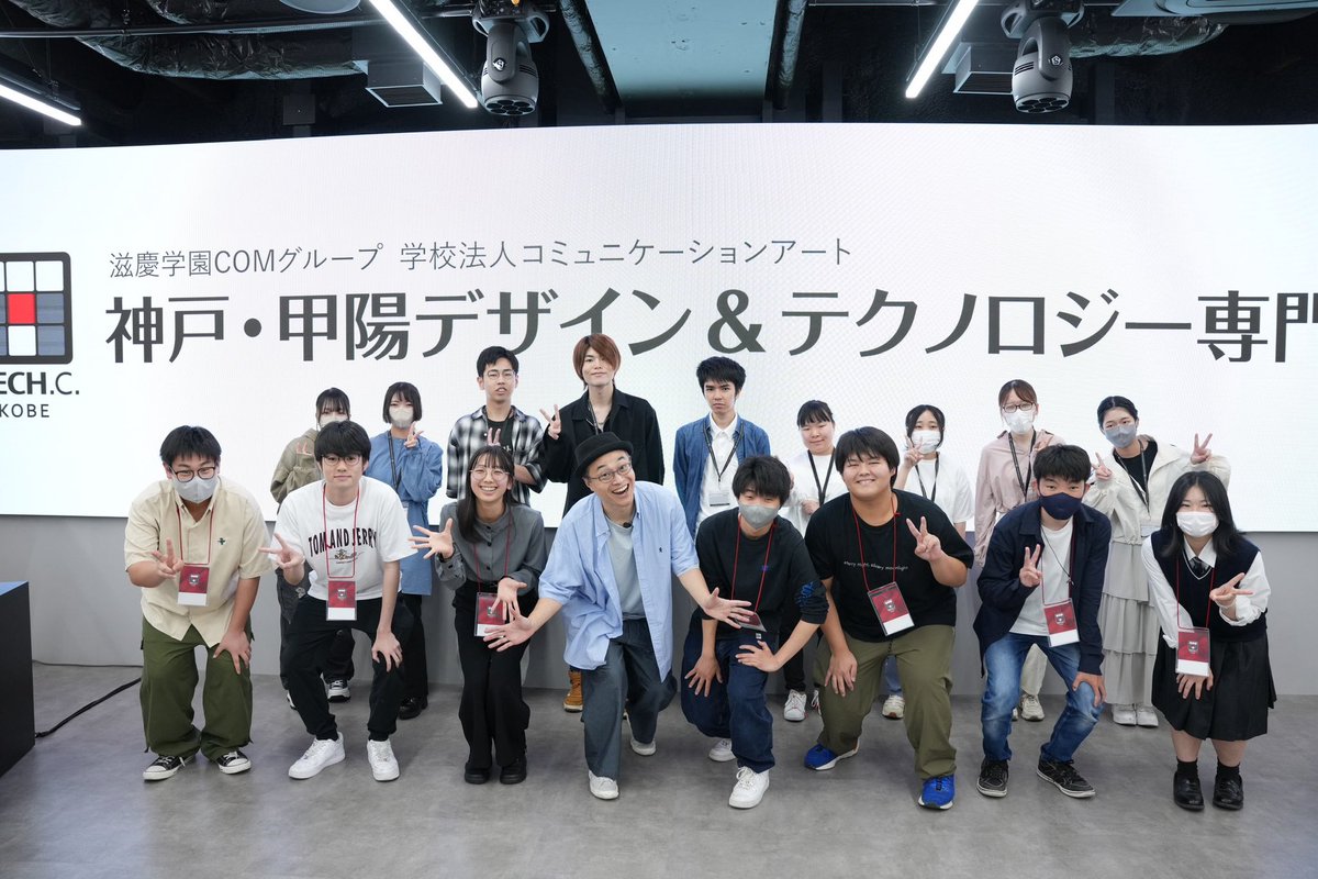 🎨さいとうなおき先生ライブドローイング🖌️
.
普段見ることのできないイラスト制作過程を
間近で観ることができ、参加した
高校生・在校生は大盛り上がり🙌🏻
憧れのさいとうなおき先生に
積極的に質問していました🌟
.
貴重なお話をたくさん聞かせていただき、
終始和やかな雰囲気でイベントは終了🌷
.