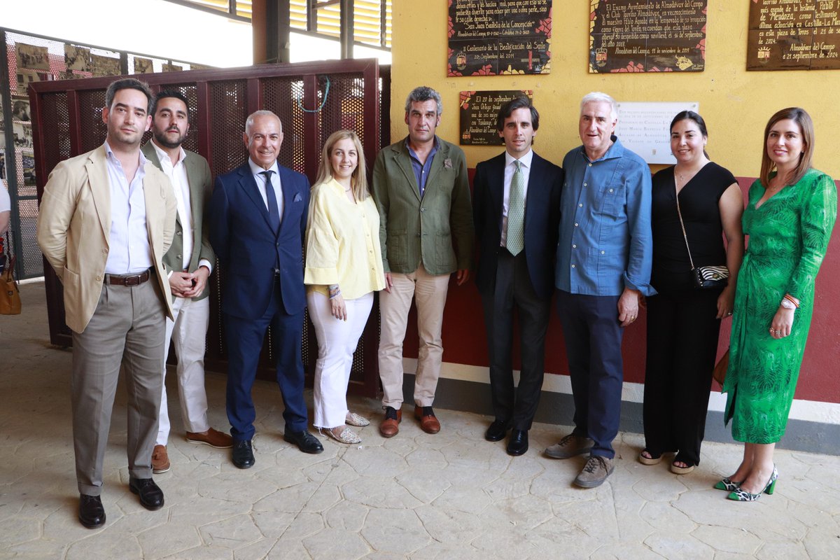📸 [𝐄𝐍 𝐅𝐎𝐓𝐎𝐒] Noche para el recuerdo en Almodóvar del Campo

La Feria de Septiembre se presentó en el Teatro Municipal, <a href="/carruseltaurino/">carrusel taurino</a> pronunció el pregón y <a href="/juanortegapr/">Juan Ortega</a> recibió un emotivo homenaje de Almodóvar del Campo

¡Os esperamos del 18 al 22 de septiembre!