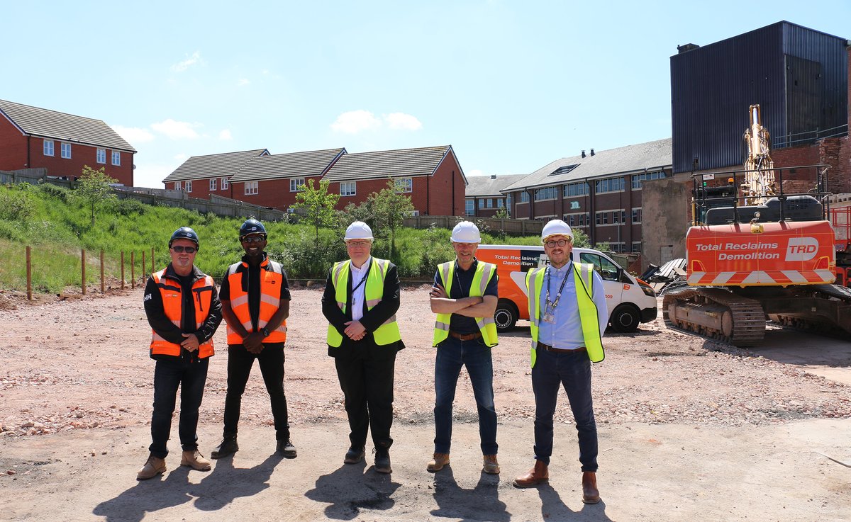 WestNotts's tweet image. We are pleased to have created significant extra space at our construction centre in Mansfield following the safe demolition of disused former brewery buildings by @TotalReclaims. Read more 👉 wnc.ac.uk/About-us/News/…