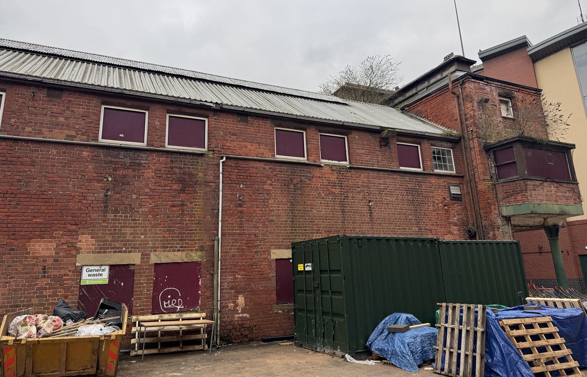 WestNotts's tweet image. We are pleased to have created significant extra space at our construction centre in Mansfield following the safe demolition of disused former brewery buildings by @TotalReclaims. Read more 👉 wnc.ac.uk/About-us/News/…