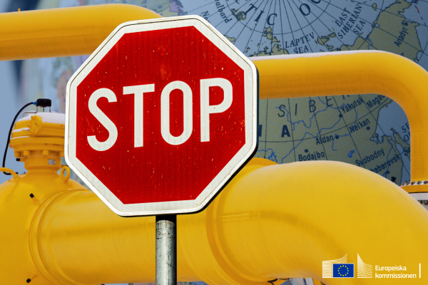 EU-kommissionen i Sverige (@ec_stockholmrep) on Twitter photo Ytterligare sanktionspaket mot Ryssland, migrationspakten på god väg att genomföras och snart är det dags för Almedalen.
Chefen för EU-kommissionens representation i Sverige, Annika Wäppling Korzinek, sammanfattar veckan i EU.
Läs veckans nyhetsbrev 👇
sweden.representation.ec.europa.eu/news/eu-kommis… Ytterligare sanktionspaket mot Ryssland, migrationspakten på god väg att genomföras och snart är det dags för Almedalen.
Chefen för EU-kommissionens representation i Sverige, Annika Wäppling Korzinek, sammanfattar veckan i EU.
Läs veckans nyhetsbrev 👇
sweden.representation.ec.europa.eu/news/eu-kommis…