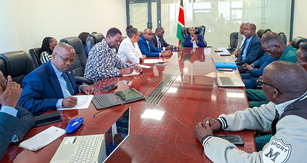 Kerio Valley Development Authority (@kvda_ke) on Twitter photo Ksh 6m infrastructure development boost for Wei Wei irrigation scheme.
PS <a href="/harsama_kello/">PS Kello Harsama,CBS</a> issued the cheque to farmers. The funds will transform crop farming for increased yields & ensure sustainable livelihoods. The output will increase from the current 800, 000 to 2m tons. Ksh 6m infrastructure development boost for Wei Wei irrigation scheme.
PS <a href="/harsama_kello/">PS Kello Harsama,CBS</a> issued the cheque to farmers. The funds will transform crop farming for increased yields & ensure sustainable livelihoods. The output will increase from the current 800, 000 to 2m tons.
