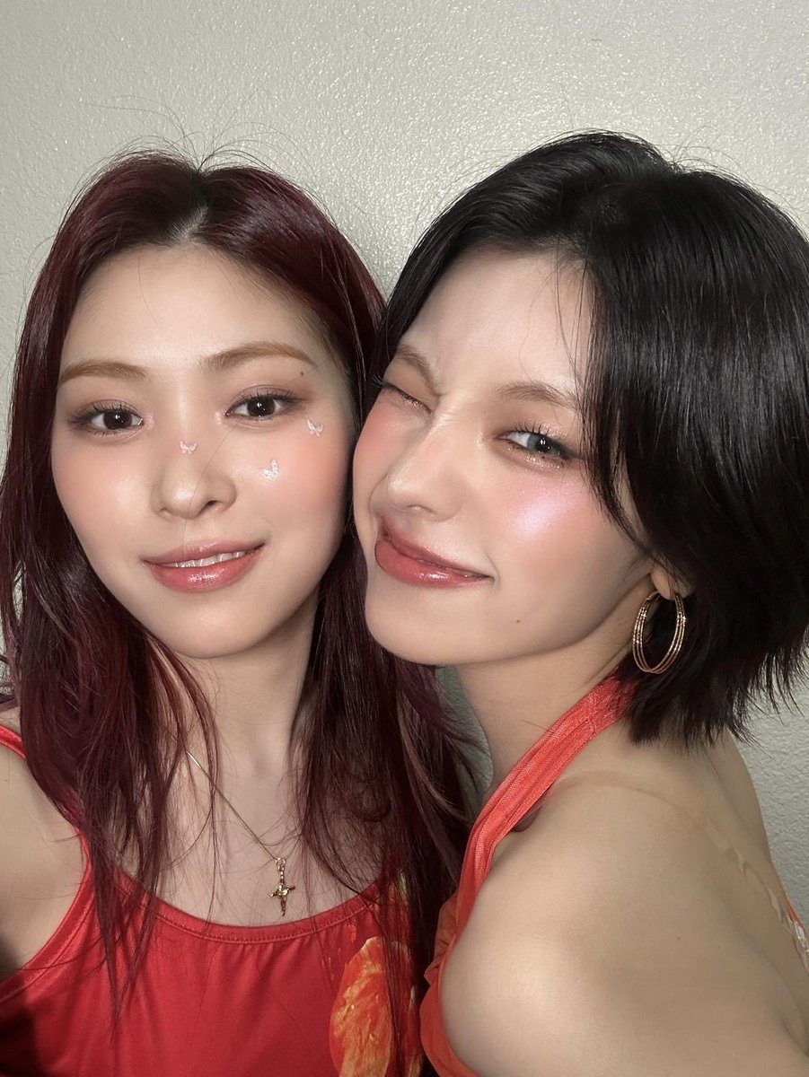 RYEJI?!!??!?!? A SELFIE LIKE THIS??!?!